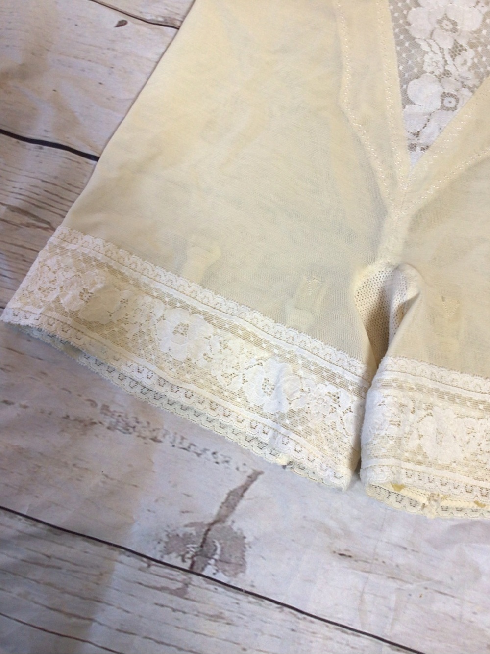 Vintage Vassarette Underneath It All Panty Girdle Shaper Long Leg Size L Lace. - Picture 3 of 10